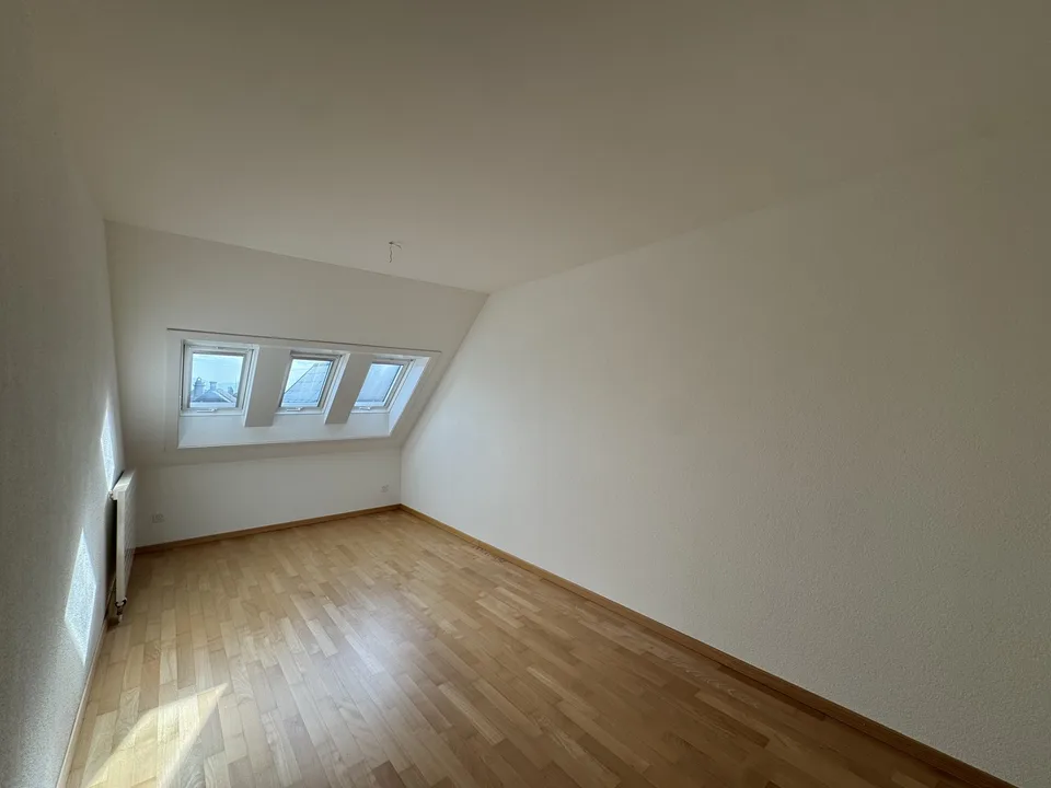 Helle 5.5-Zimmerwohnung im DG mit grosszügigem Grundriss in Hausen am Albis – Foto 4 von 10