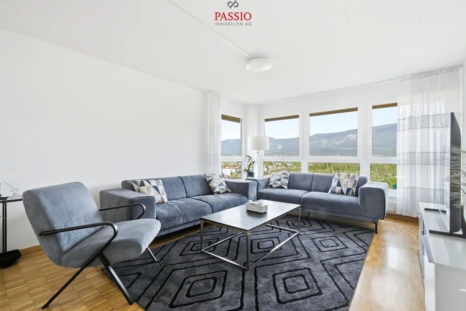 Appartement central et bien entretenu de 4,5 pièces avec vue dégagée – photo 3 sur 13