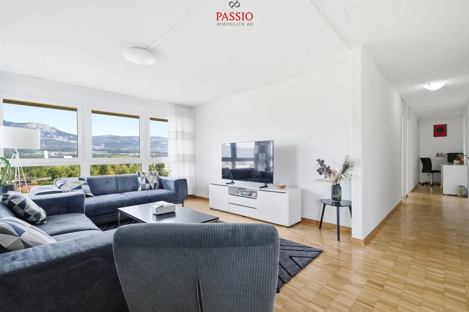 Appartement central et bien entretenu de 4,5 pièces avec vue dégagée – photo 2 sur 13