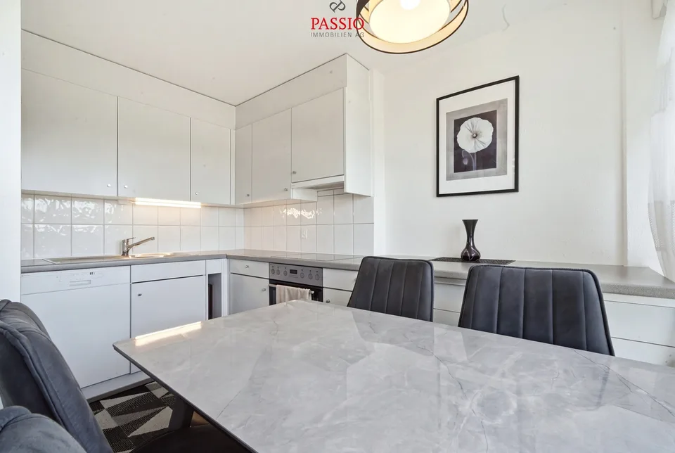 Appartement central et bien entretenu de 4,5 pièces avec vue dégagée – photo 4 sur 13