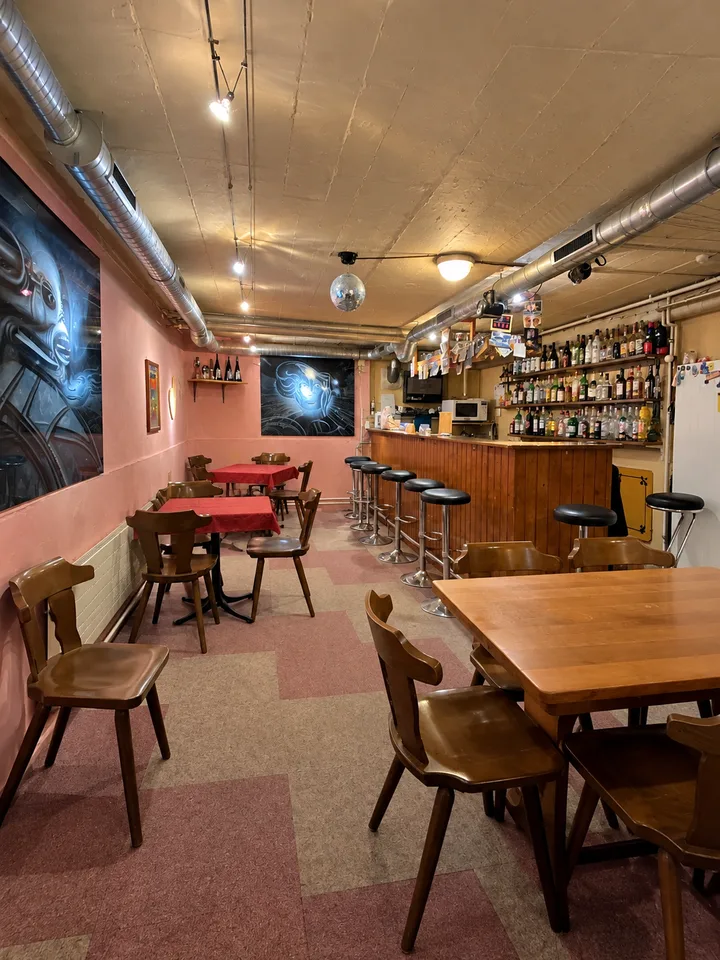 Un magasin avec beaucoup d'espace de stockage supplémentaire – photo 4 sur 4