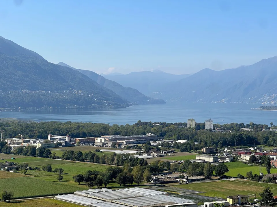 Appartement 2.5 pièces magnifique avec vue sur le lac à Gordola – photo 2 sur 9