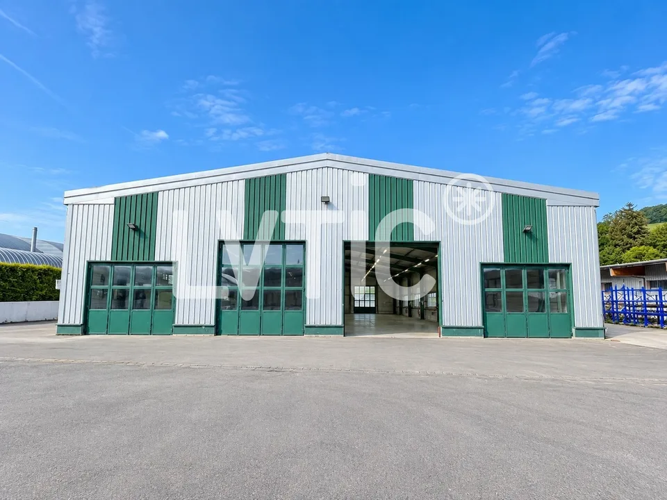 Bâtiment industriel de 2100 m2 sur parcelle 4700 m2 à louer à Moudon – photo 2 sur 13