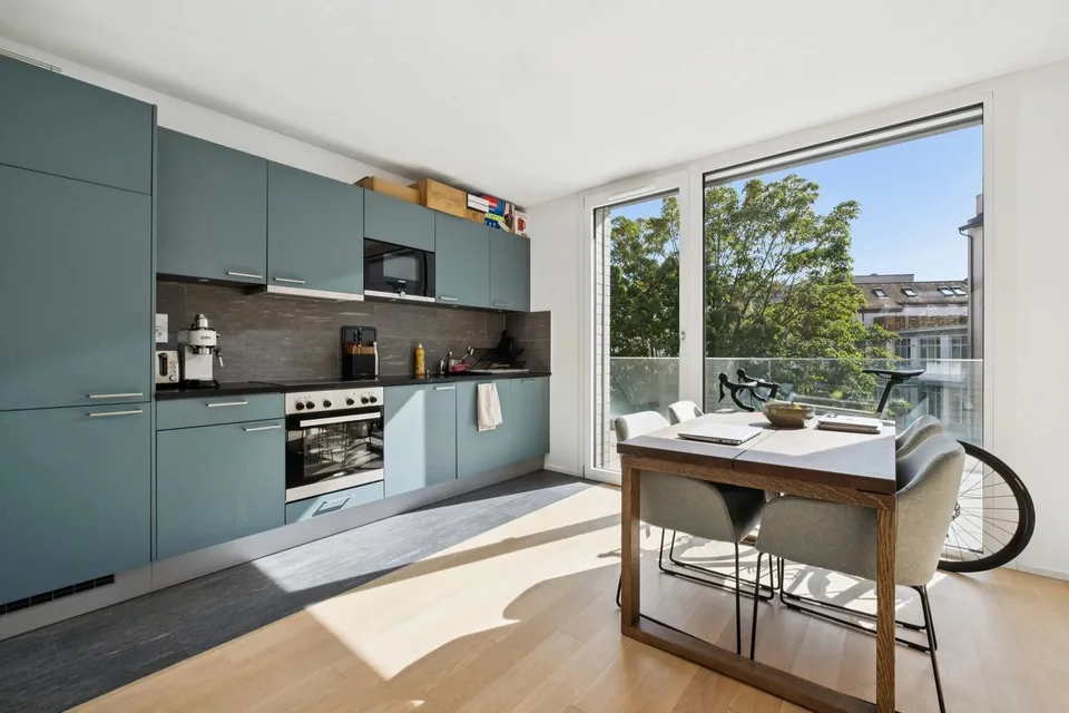 Exklusivität! Schönes zeitgenössisches Apartment mit Terrasse in der Stadtmitte – Foto 2 von 13