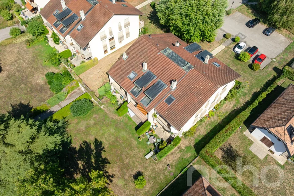 Doppelhaushälfte mit renovierter Dachgeschosswohnung in Terre Sainte mit großzügigen Räumen – Foto 2 von 12