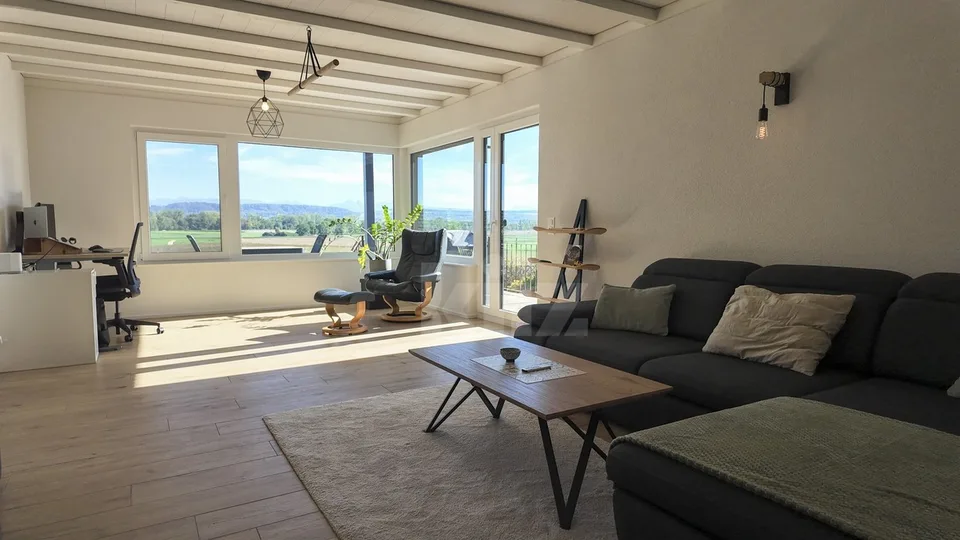 Une maison rénovée pleine de potentiel – photo 3 sur 13