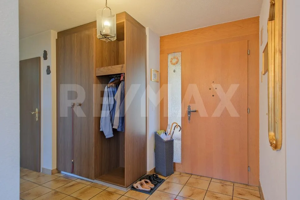 Freistehendes 5.5 Zimmer-Einfamilienhaus mit grossem Garten und Doppelgarage – Foto 9 von 13