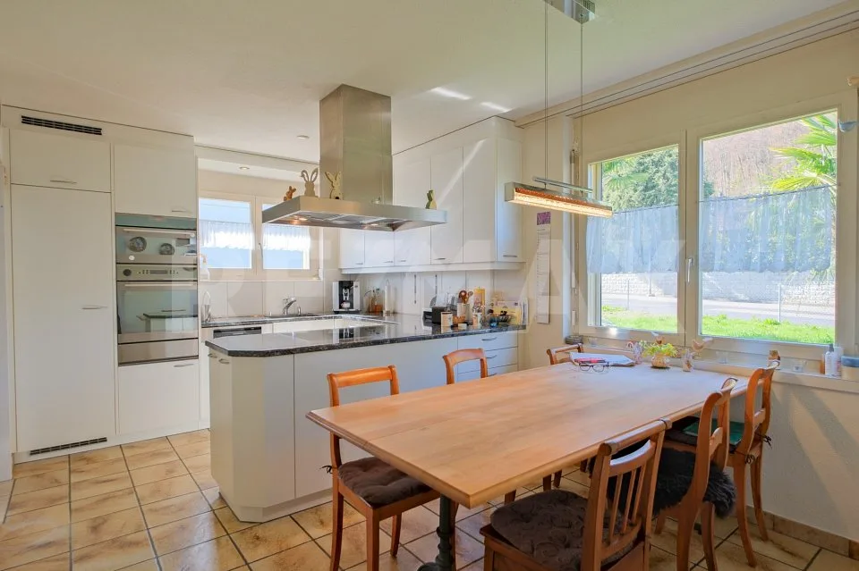 Freistehendes 5.5 Zimmer-Einfamilienhaus mit grossem Garten und Doppelgarage – Foto 5 von 13