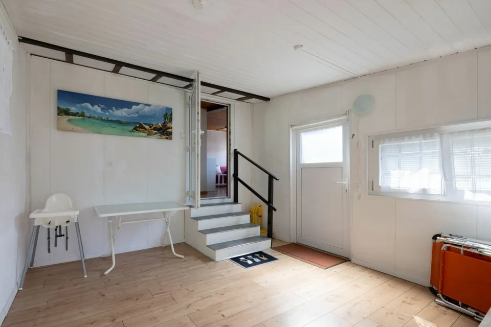 3.5-Zimmer-Bungalow mit Doppelparzelle im Caravaning Gletterens – Foto 9 von 13