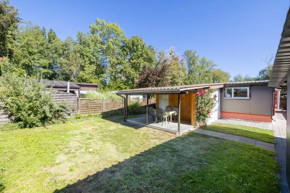 3.5-Zimmer-Bungalow mit Doppelparzelle im Caravaning Gletterens – Foto 2 von 13