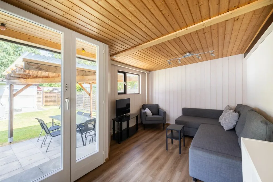 Bello bungalow di 3,5 locali in una posizione tranquilla a Caravaning Gletterens – foto 3 di 13