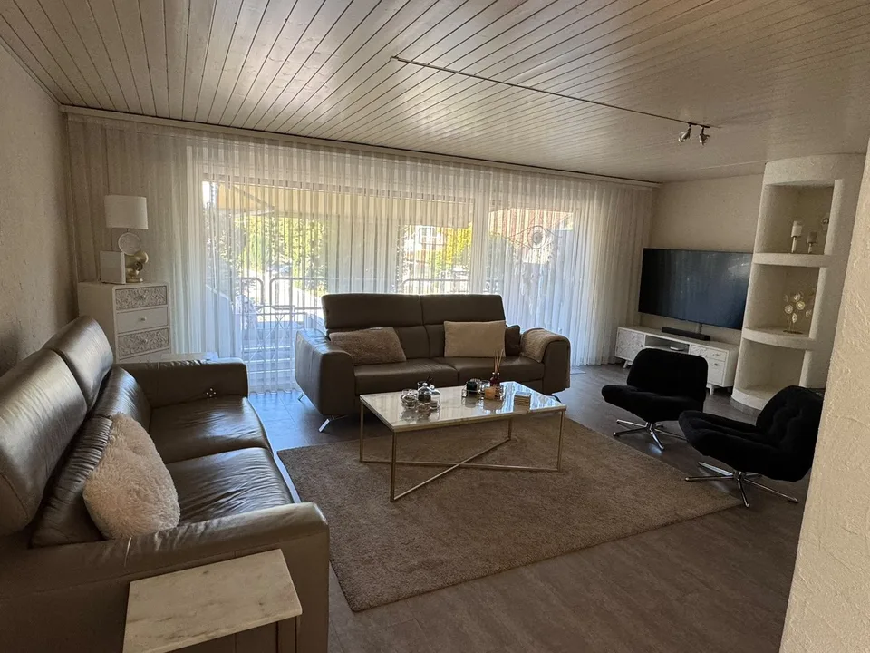 Charmante maison de famille de 5,5 pièces dans un quartier calme à Aarburg – photo 2 sur 27