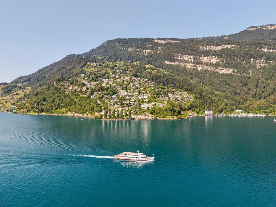 Terrassenwohnung mit traumhaftem Blick auf Vierwaldstättersee & Berge – Foto 3 von 3