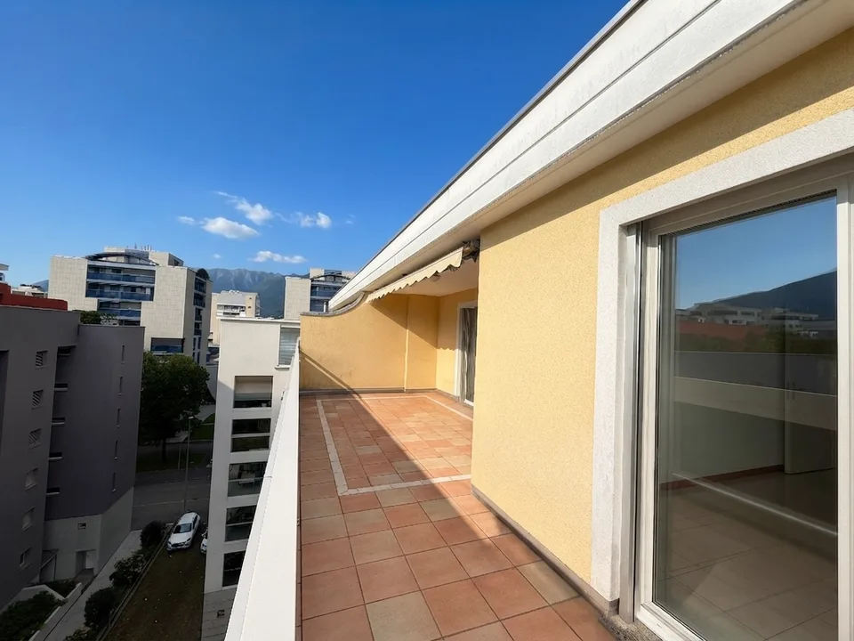 Locarno, Dachgeschoss mit 4.5 Zimmern und großer Fläche in der Nähe aller Dienstleistungen – Foto 5 von 11