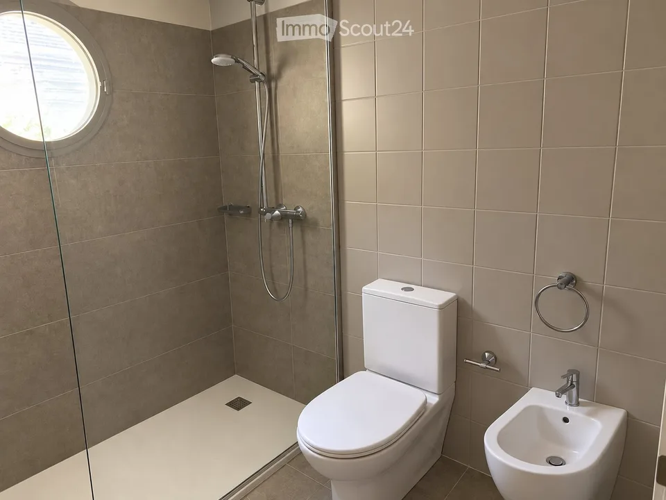 Submieter ab 1/10 gesucht – Foto 2 von 3