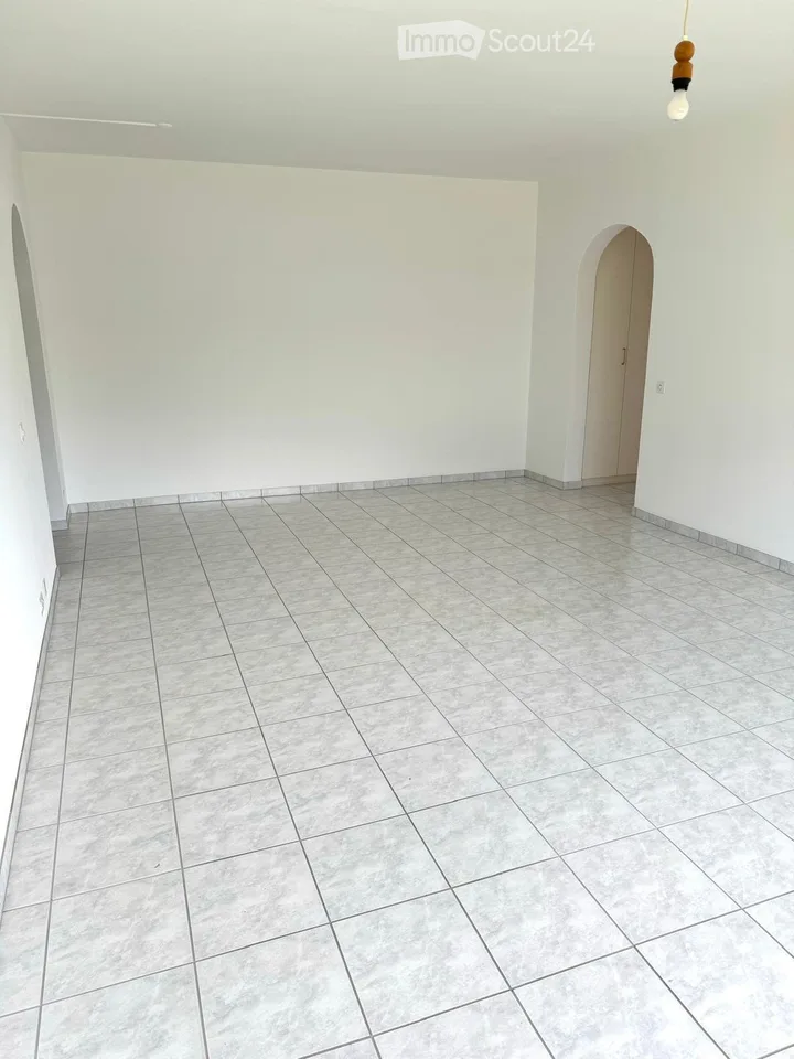 Geräumige, ruhige und helle Wohnung – Foto 3 von 5