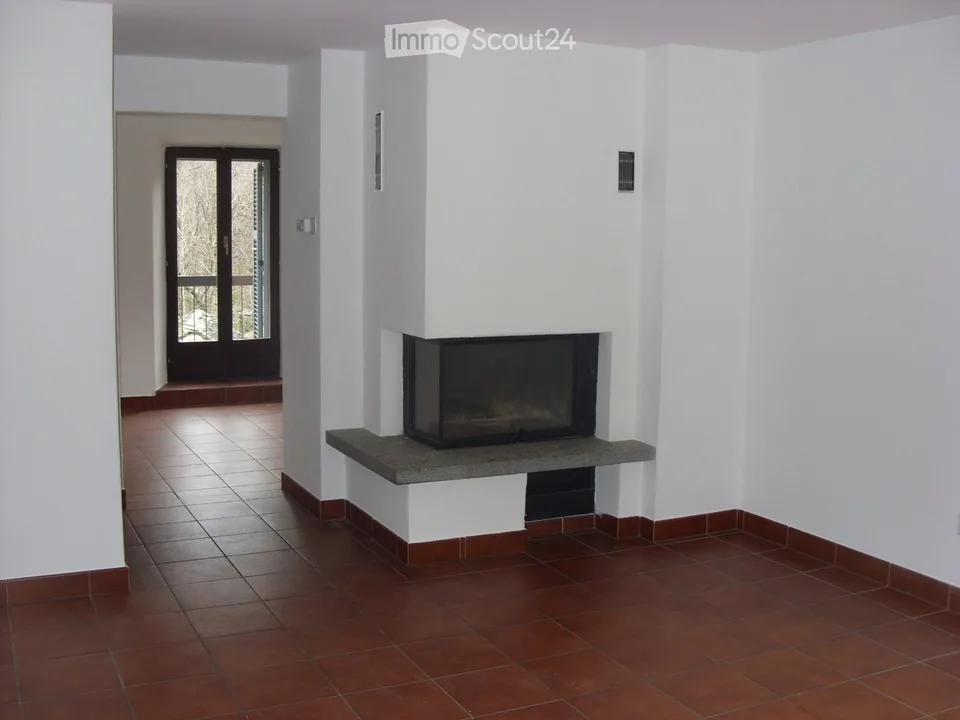 Helles 4.5-Zimmer-Apartment in Ludiano mit Kamin – Foto 3 von 5