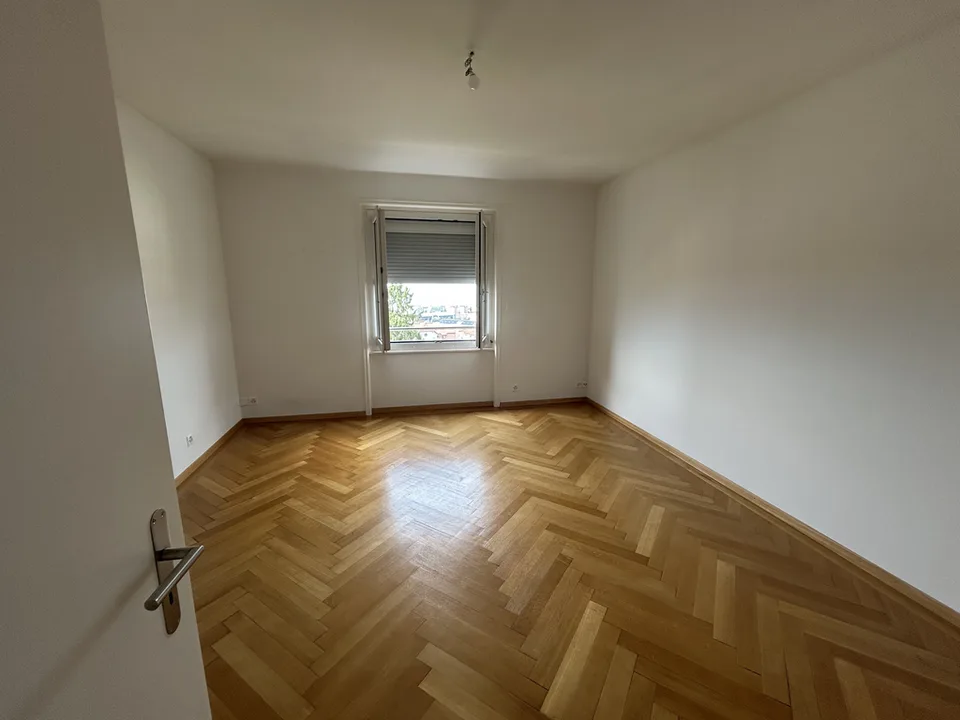Charaktervolle 2,5-Zimmer-Duplexwohnung im 4. Stock – Foto 4 von 5