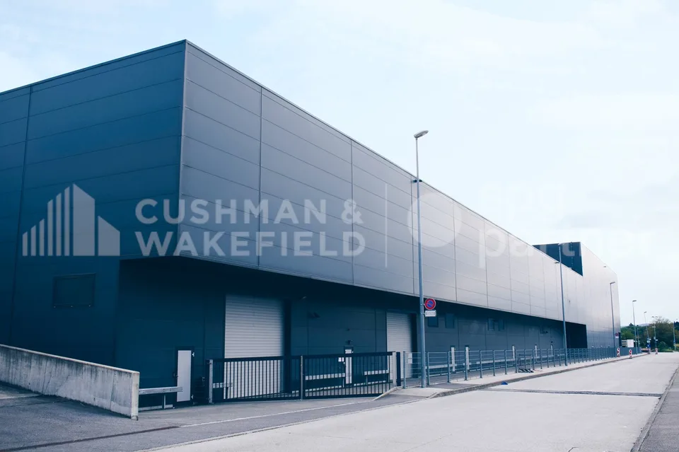 Großes Industrie-Hallen-Gebäude mit 1'500 m² zur Miete in Satigny - Moulières 6 – Foto 9 von 9