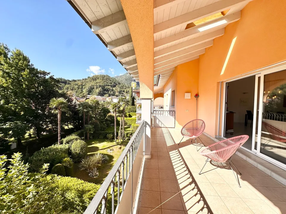 Au-dessus des toits de Losone – une terrasse pour vivre et le doux murmure de l'eau – photo 5 sur 12