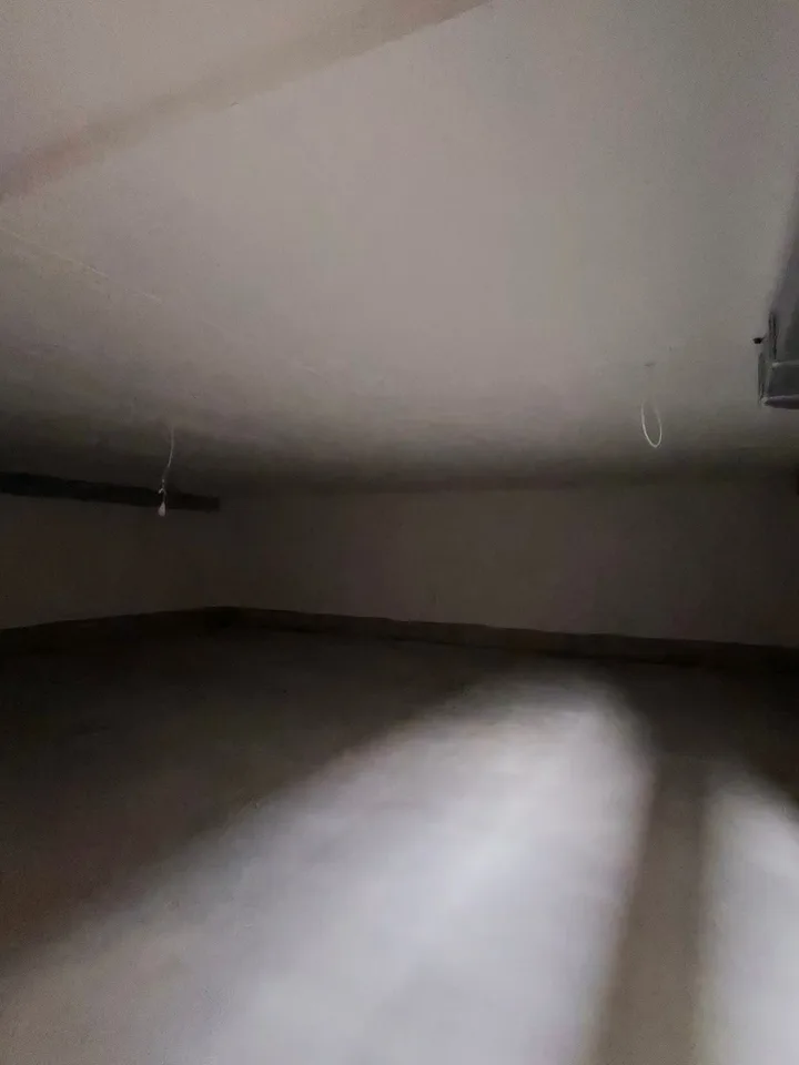 En bas avec plan - Salle de stockage qui peut livrer – photo 2 sur 3