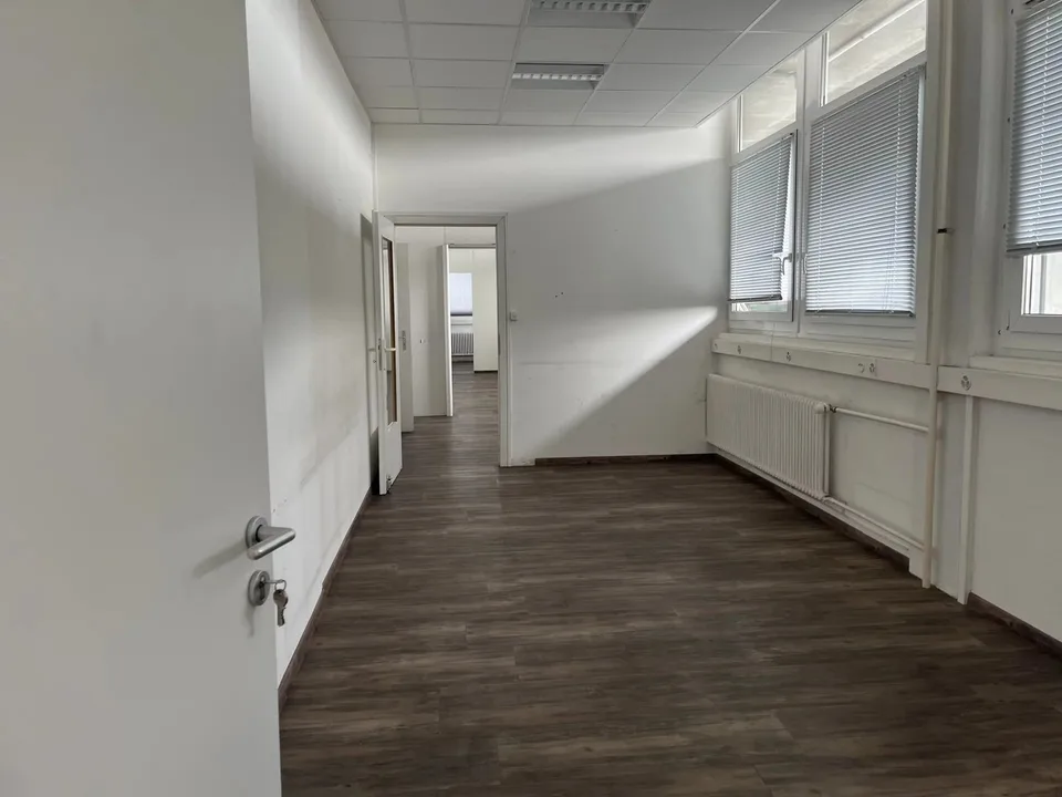 Verwaltungsflächen zu attraktiven Preisen – Foto 3 von 4