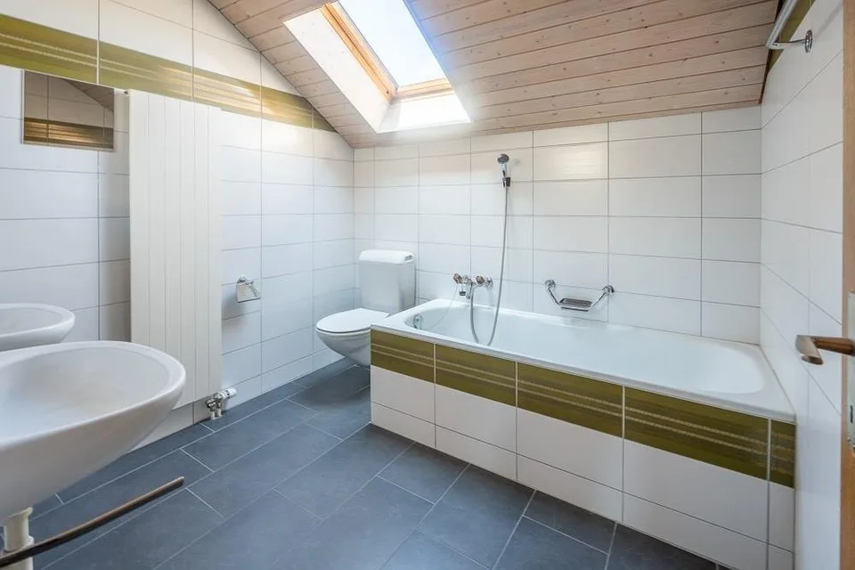 Appartement spacieux 5.5 pièces en mansarde avec deux balcons – photo 4 sur 10