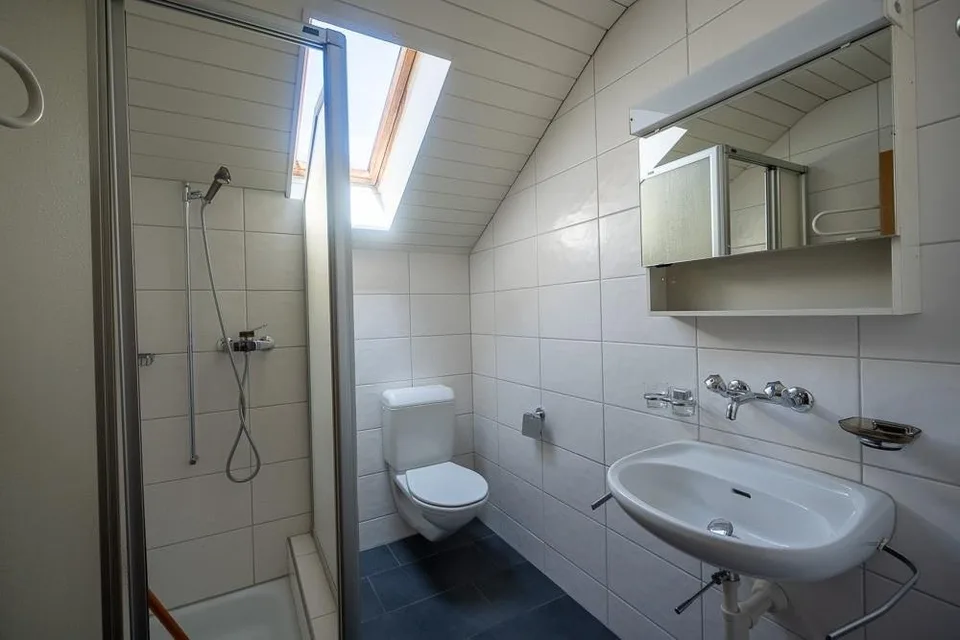 Appartement spacieux 5.5 pièces en mansarde avec deux balcons – photo 5 sur 10