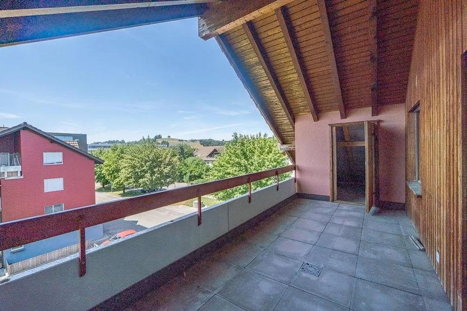 Appartement spacieux 5.5 pièces en mansarde avec deux balcons – photo 8 sur 10