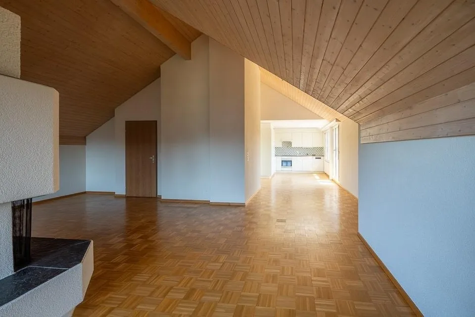 Appartement spacieux 5.5 pièces en mansarde avec deux balcons – photo 3 sur 10