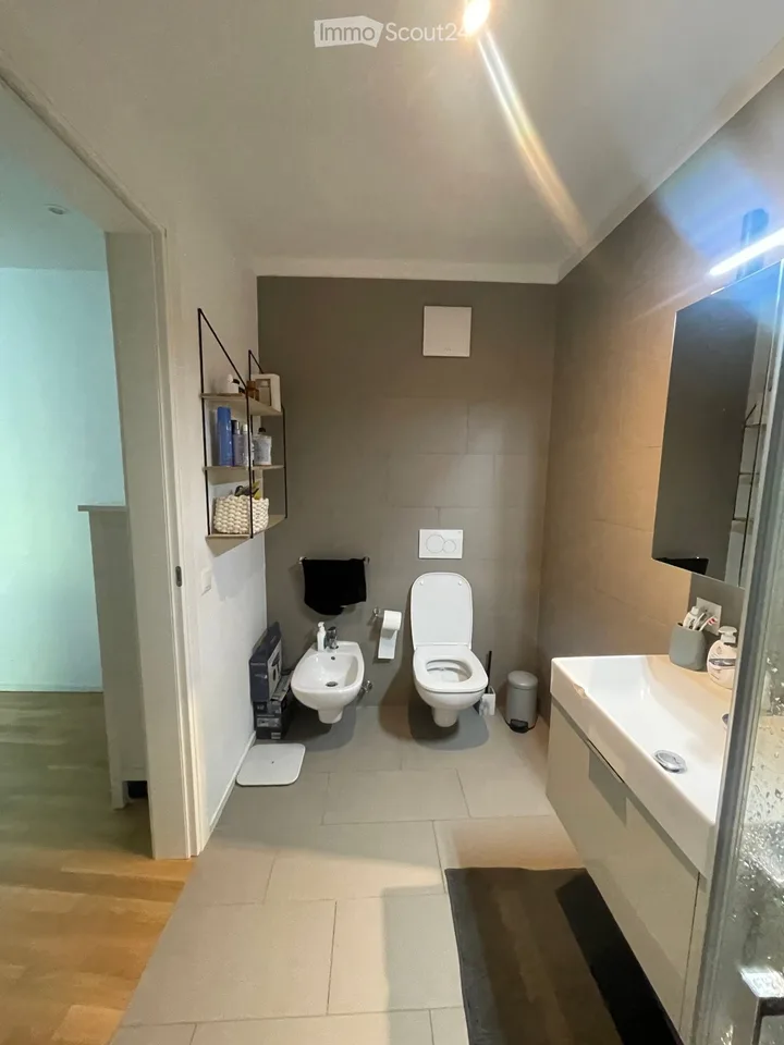 Moderne 2.5-Zimmer-Wohnung mit privatem Garten in Pedrinate – Foto 3 von 5