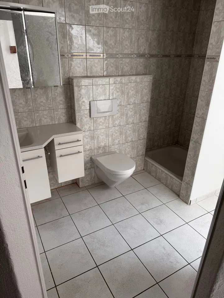 Neue renovierte 4.5-Zimmer-Wohnung, 1.OG, in Rütschelen – Foto 4 von 5