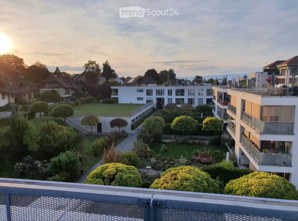 4.5-Zi Wohnung mit eigener Dachterrasse und Balkon – Foto 3 von 5