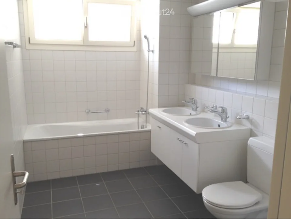 4.5-Zi Wohnung mit eigener Dachterrasse und Balkon – Foto 4 von 5