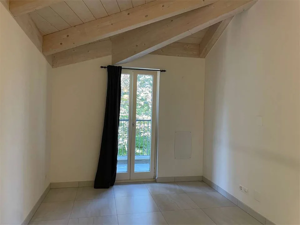 Gentilino: élégant appartement de 2.5 pièces avec grenier habitable – photo 9 sur 10
