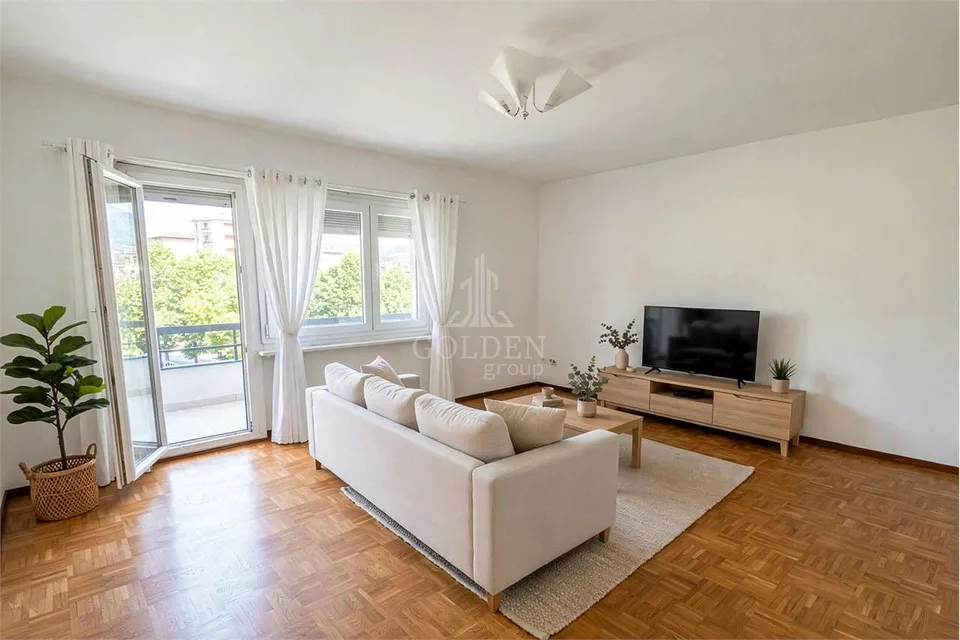 Chiasso - Helles 4.5-Zimmer-Apartment im 4. Stock mit Doppel-Terrasse – Foto 2 von 6