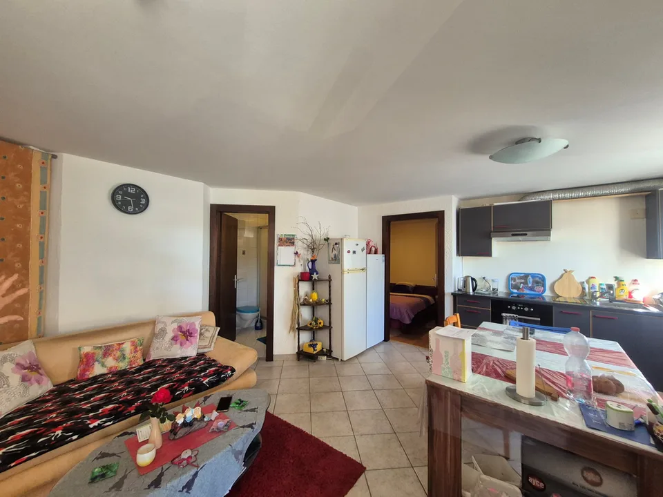 1.5 Zimmer Wohnung in Erde – Foto 2 von 5