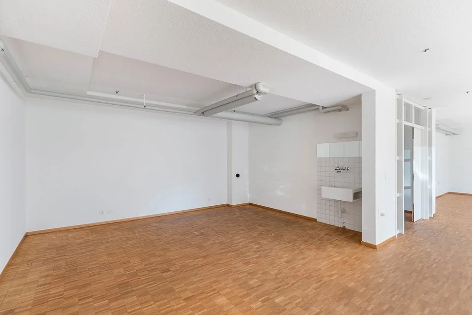 Gewerbefläche wenige Gehminuten vom Bahnhof Schwerzenbach – Foto 5 von 12