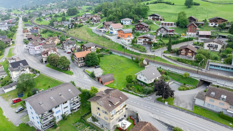 Terreno edificabile di 1872 m2 in zona centrale 2 - potenziale di sviluppo nel cuore di Silenen – foto 3 di 8