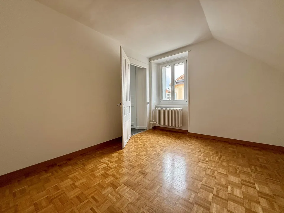 Charming 2.5-room apartment – photo 2 of 4
