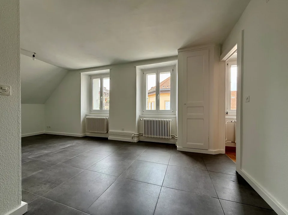 Charming 2.5-room apartment – photo 3 of 4