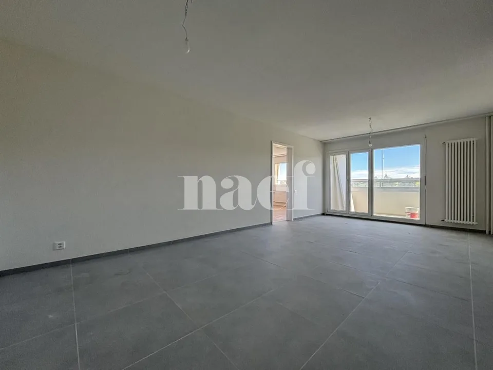 Sublime 2.5-room apartment with balcony located in La Chaux-de-Fonds – photo 2 of 5