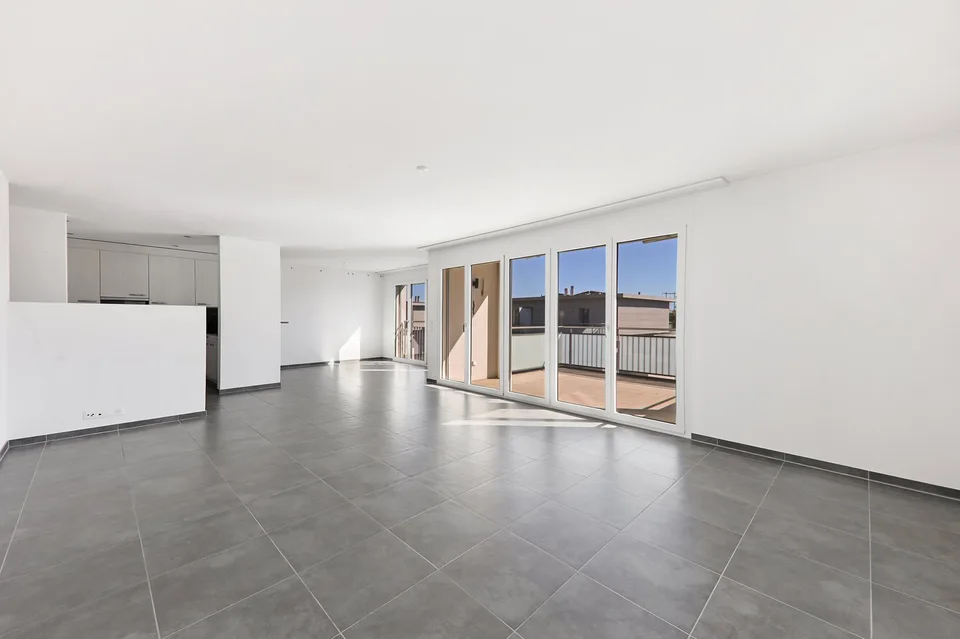 Moderne 3.5-Zimmerwohnung mit grossem Balkon nach Süden in Schwerzenbach – Foto 2 von 12