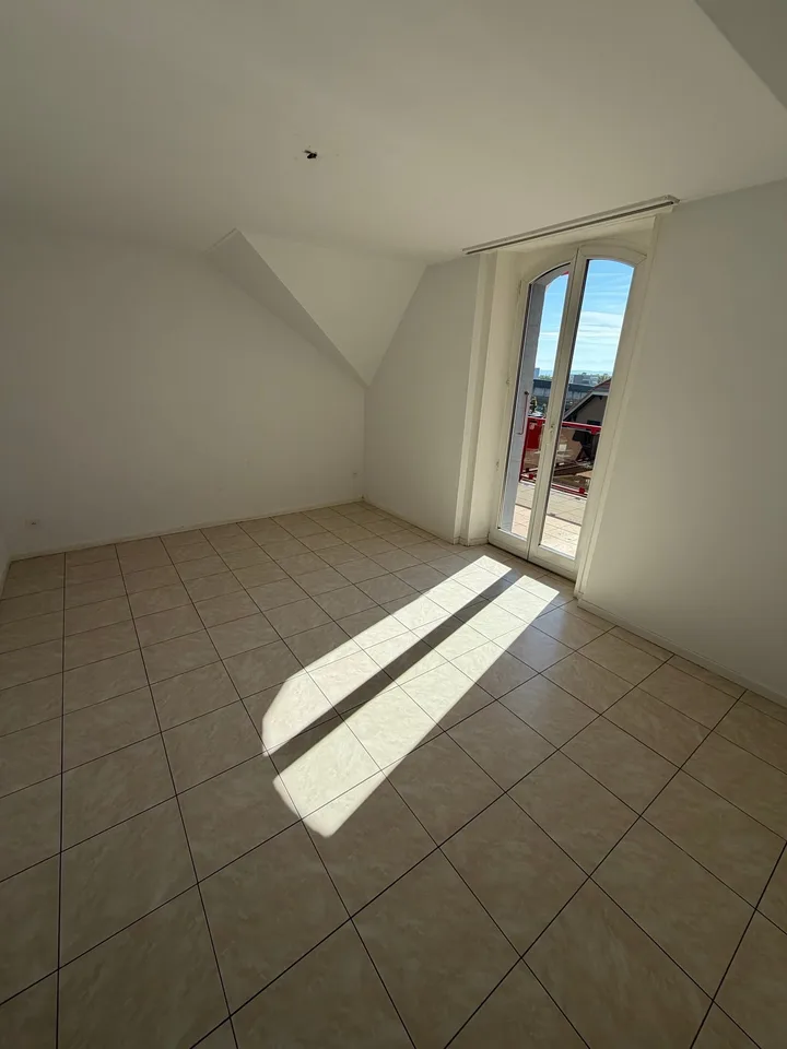 Appartamento di 4.5 locali con balcone a Neuchâtel – disponibile da novembre 2026 – foto 3 di 9