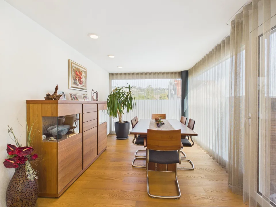 Appartamento moderno 4.5 locali al piano terra a Thal – Accessibile e adatto alle famiglie – foto 3 di 6