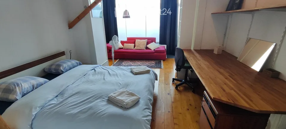APPARTMENT VON KÜNSTLER MOBILIERT NAHE STADTZENTRUM/LAC PARC Z. BLAU – Foto 3 von 13