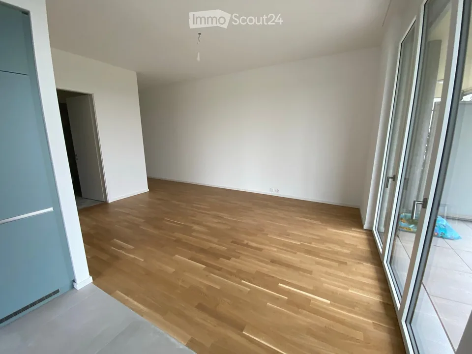 2,5 Zimmer mit großem Balkon und Parkplatz – Foto 2 von 5