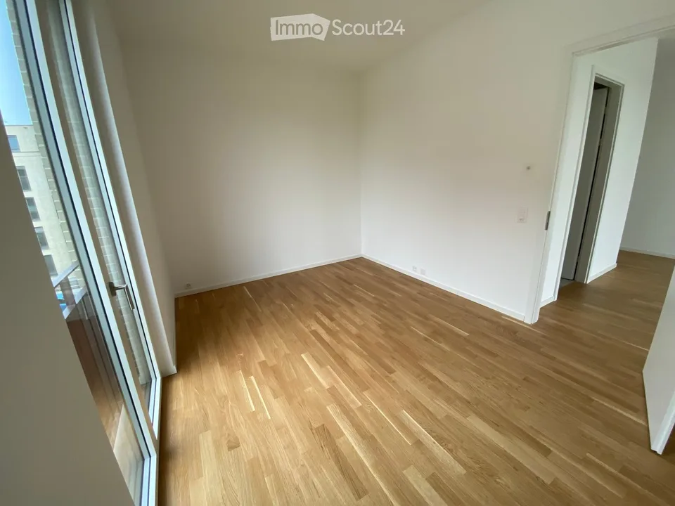 2,5 Zimmer mit großem Balkon und Parkplatz – Foto 3 von 5