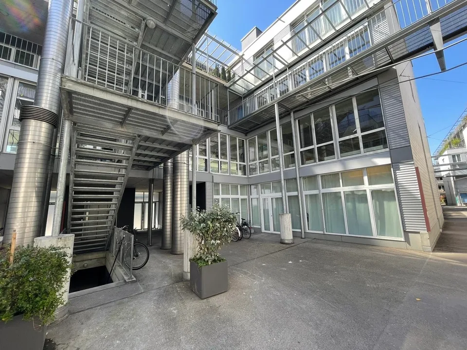 Neu ausgebautes Büro mit 235 m² an der Limmat, Tram vor der Tür – Foto 2 von 7