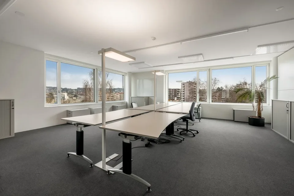 Moderne Bürofläche mit Terrasse in Kloten, auch in zwei Einheiten mietbar – Foto 3 von 7